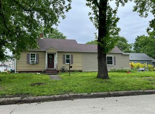 320 E 7th St, Centralia, IL 62801