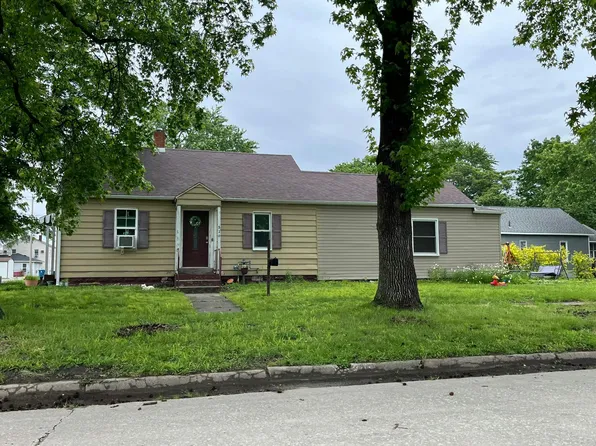 320 E 7th St, Centralia, IL 62801