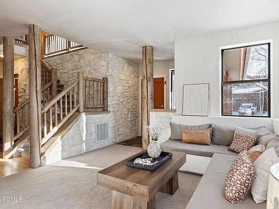 5th image of 1023 Station Loop Rd