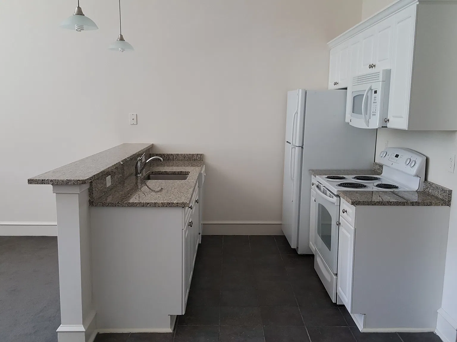 75 Maple St — Photo 1