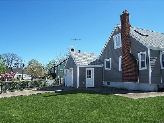 3rd image of 32 N Crescent Dr