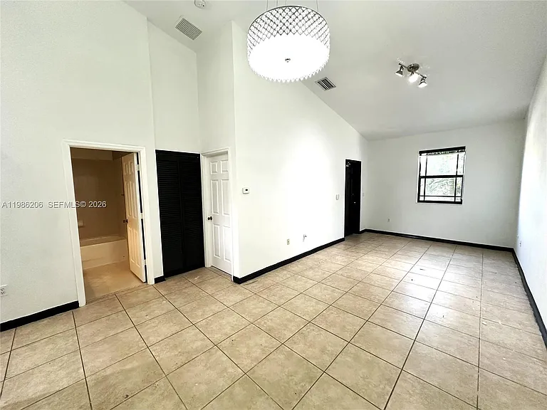 3550 NE 5th St #202 — Photo 7