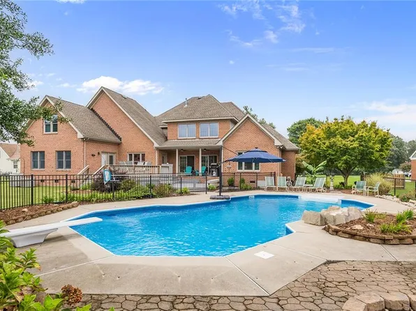 136 Brittany Ln, Suffolk, VA 23435