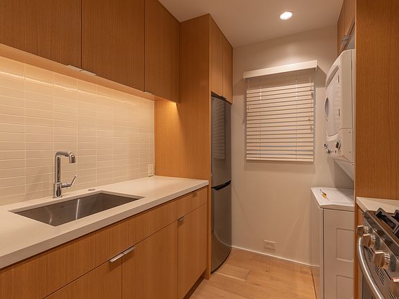 5th image of 2403 Centinela Ave #G