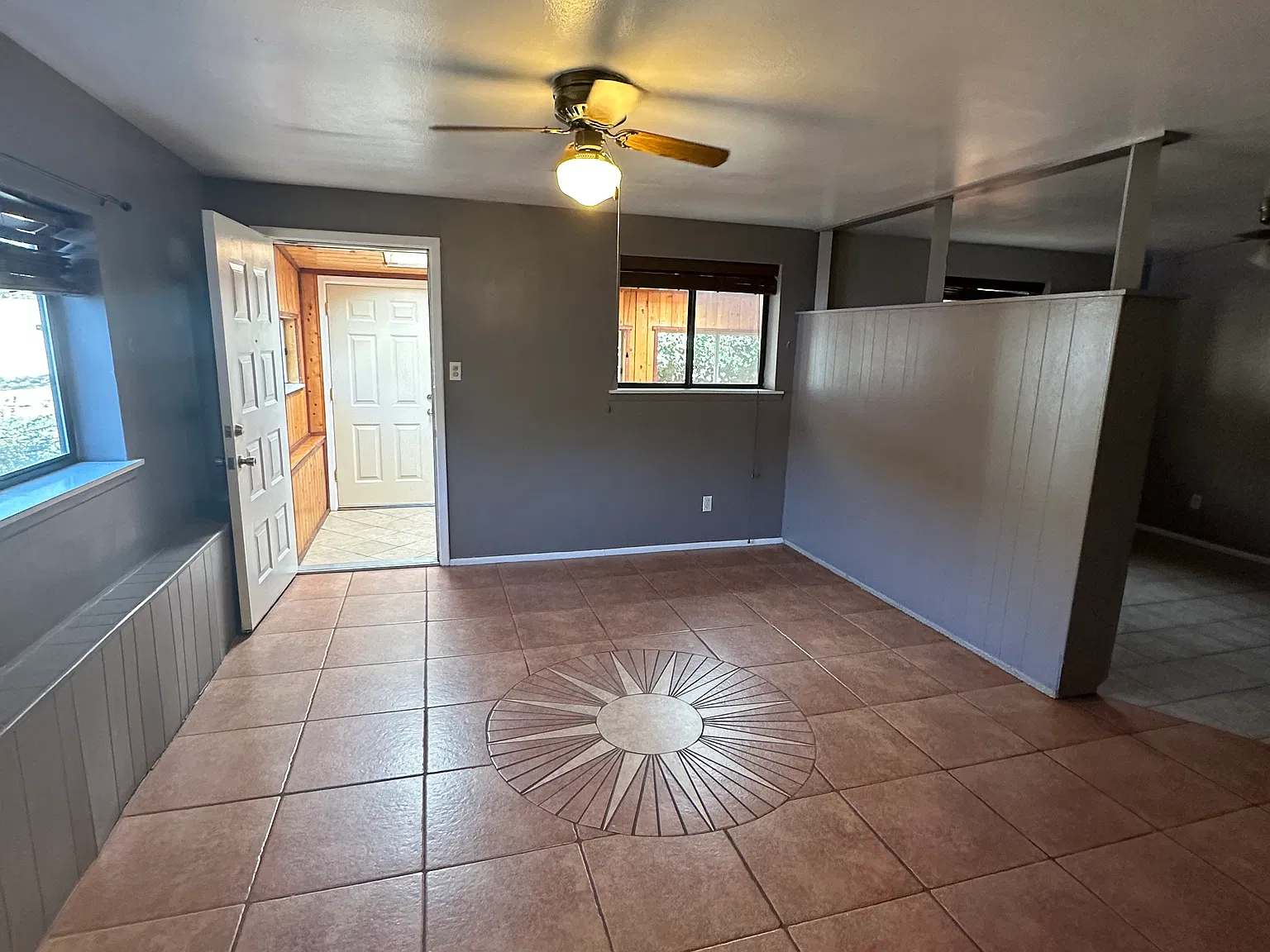 1438 Wellesley Dr NE — Photo 4