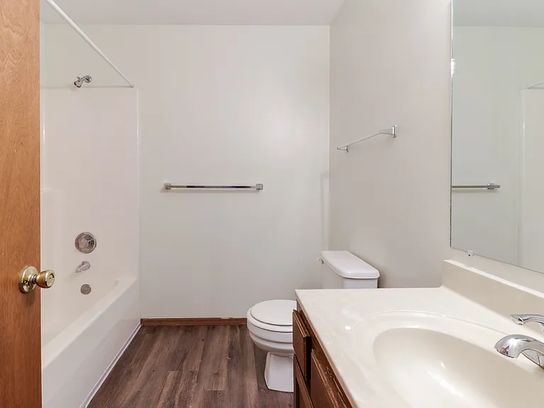 Rainbow Court Townhomes — Photo 8
