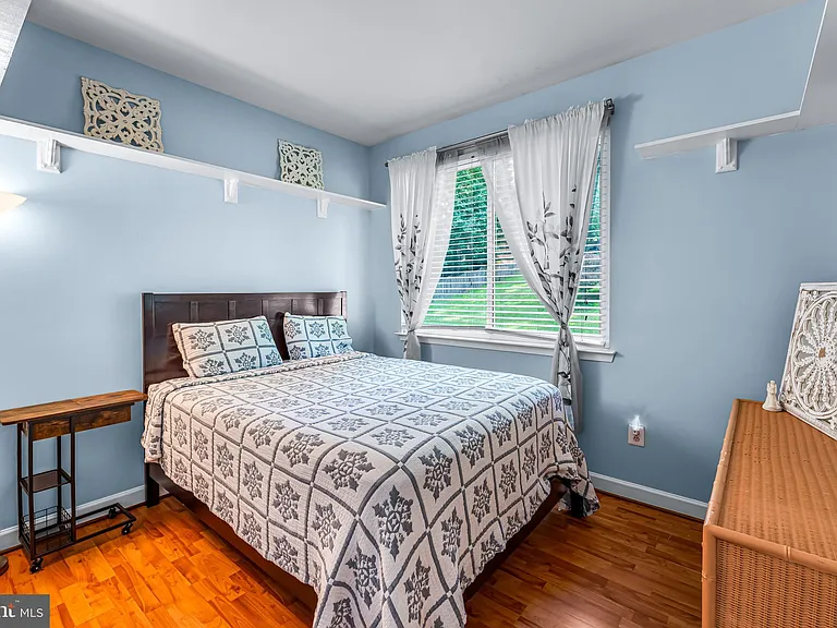 10870 Hammond Dr — Photo 24