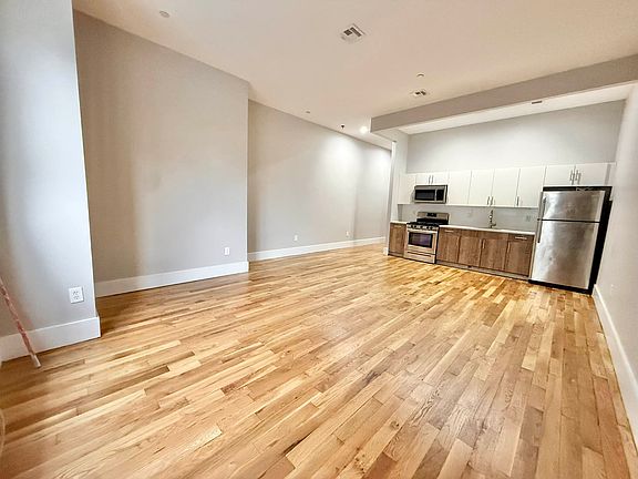 4th image of 70 Kosciuszko St #D