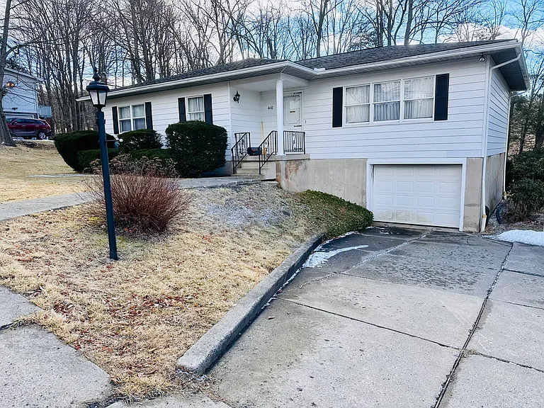 410 Barbara Dr — Photo 2