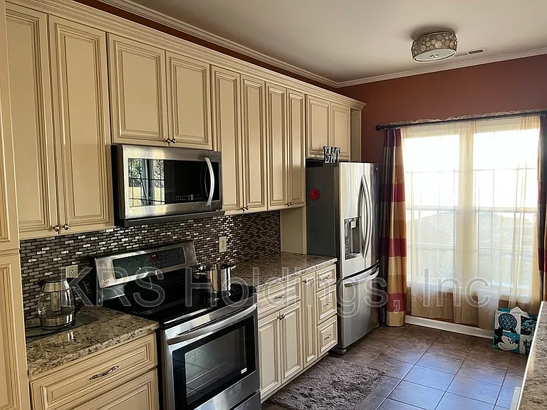 8164 Rolling Glenn Dr — Photo 6