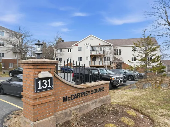 131 Farnham Gate Rd #201, Halifax, NS B3M 4A4