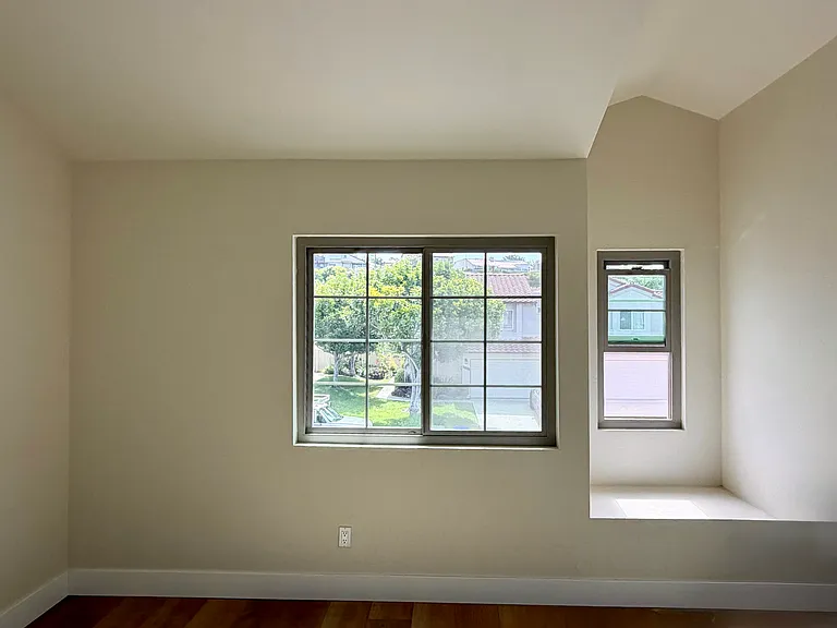 2058 Sea Village Cir — Photo 12