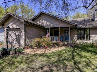 910 6th St, Pawnee, IL
