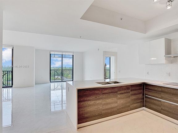 3rd image of 301 Altara Ave APT 835