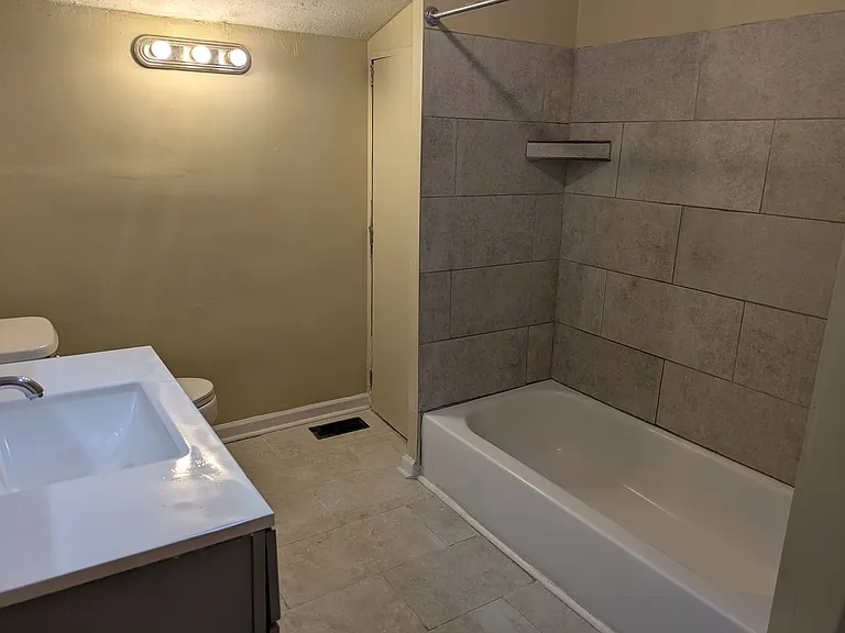 2319 W Muhammad Ali Blvd — Photo 14