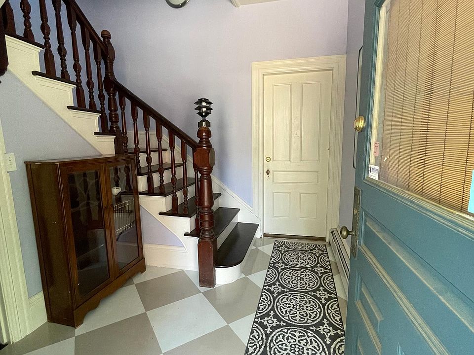Foyer to house