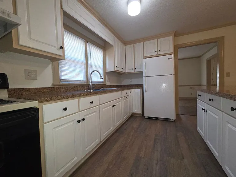 311 Moyton Ave — Photo 10