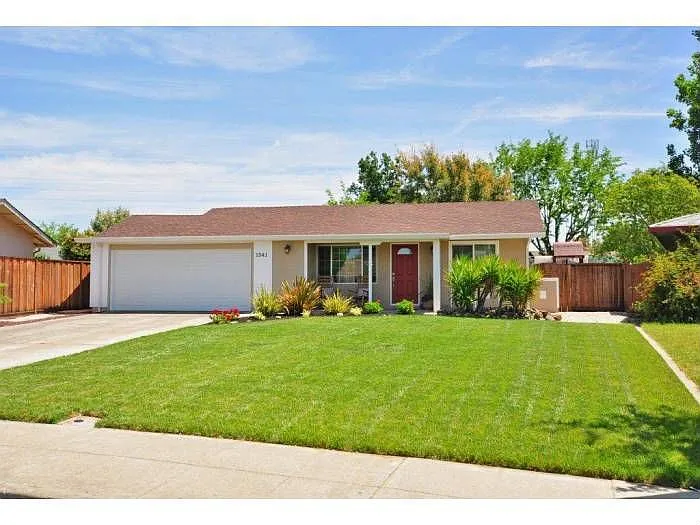 1341 Daisy Ln photo 1