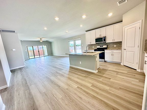 2nd image of 1104 Mahogany Dr