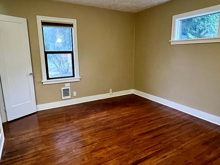 440 19th Ave — Photo 15