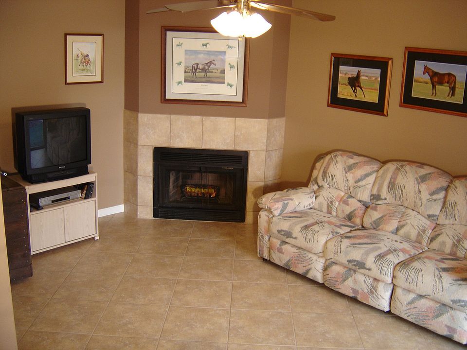 This home features 18' porcelain tile laid on diagonal in all the right places