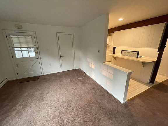 3rd image of 146 Walnut St APT 2B