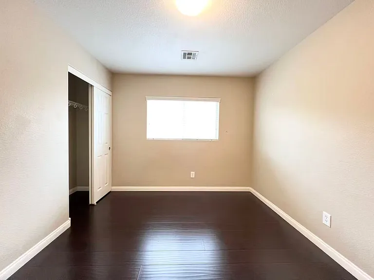 574 Redruth Dr — Photo 21
