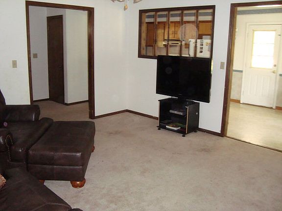 4th image of 55 Buck St
