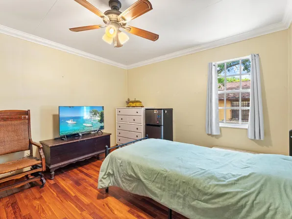 6410 Garden Avenue, West Palm Beach, FL 33405