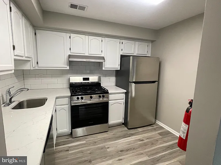 205 Salem Ct #10 — Photo 4