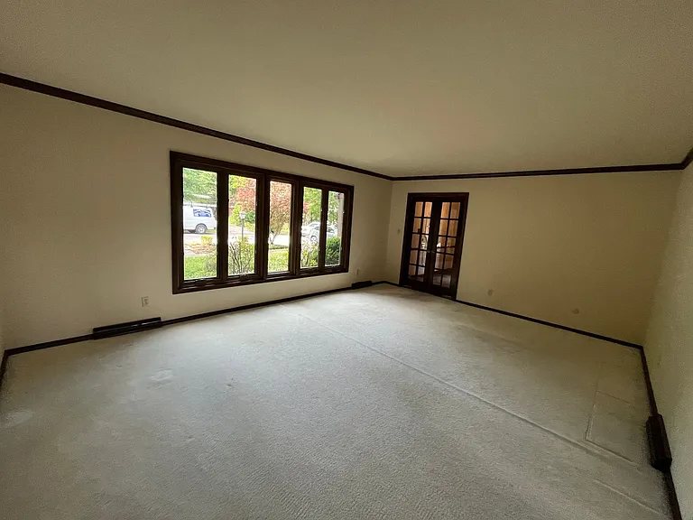 1209 E University St — Photo 35
