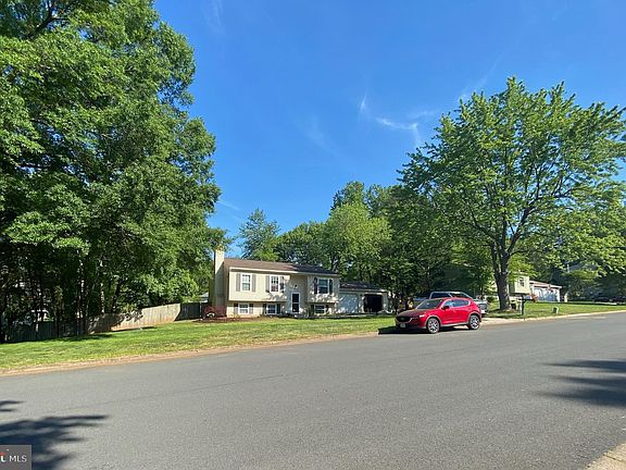 2nd image of 2801 Reign St