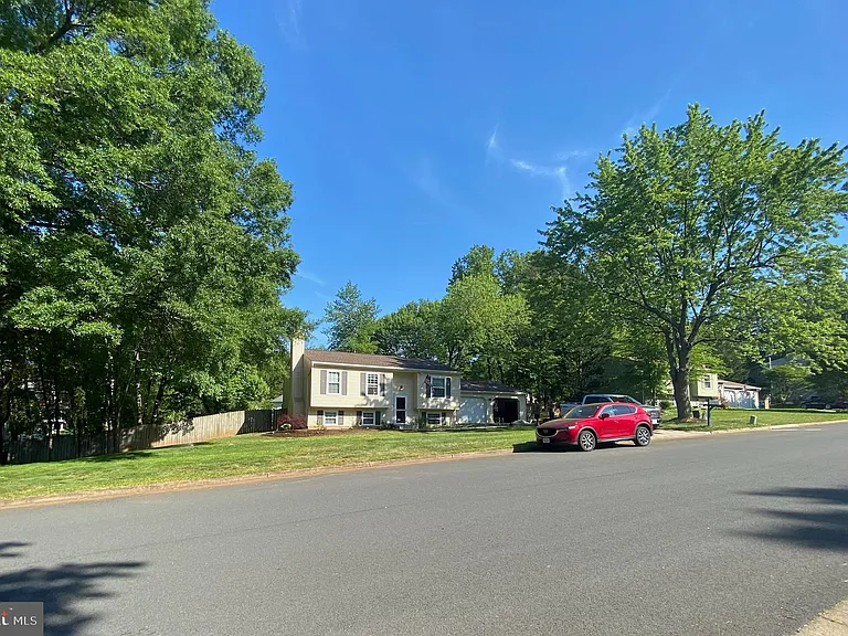 2801 Reign St — Photo 2