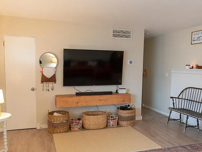 1110 Phelps Cir — Photo 3