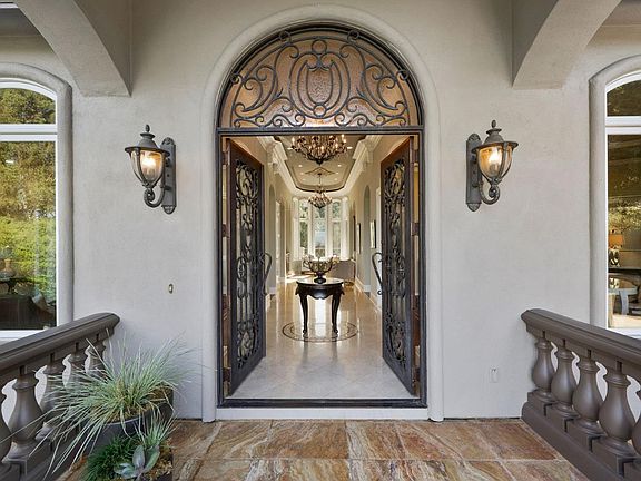 4th image of 21430 Arrowhead Ln