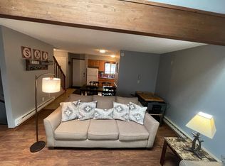 222 Cross Country Ln, Tannersville, PA 18372