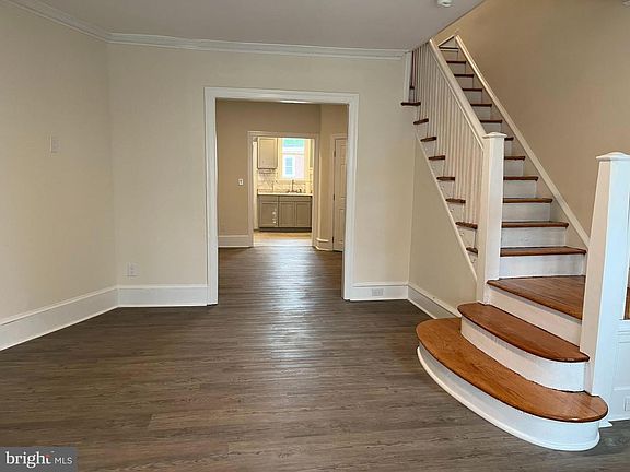5th image of 5619 Arlington St