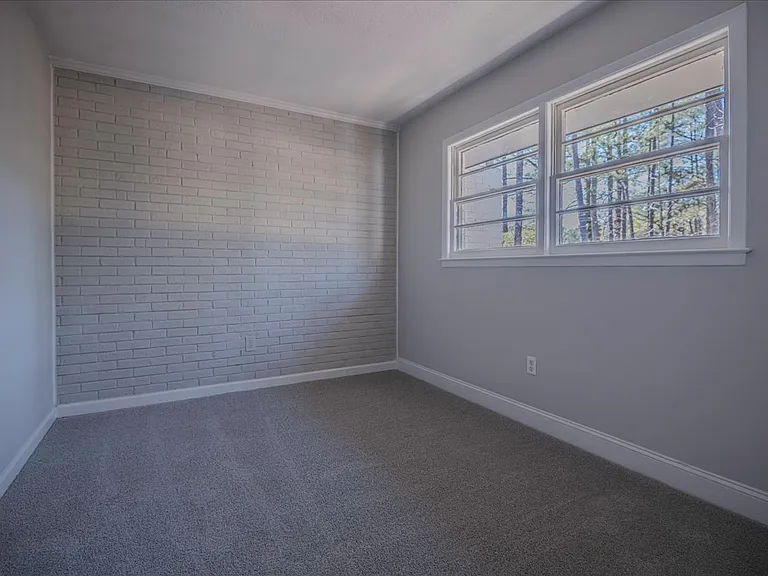 230 W Manchester Rd — Photo 22