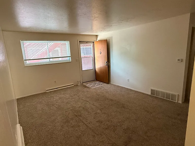 225 Terry St — Photo 3