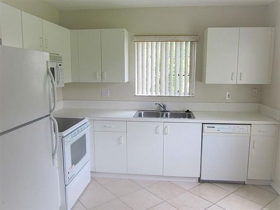 4th image of 1129 SW 44th Ave