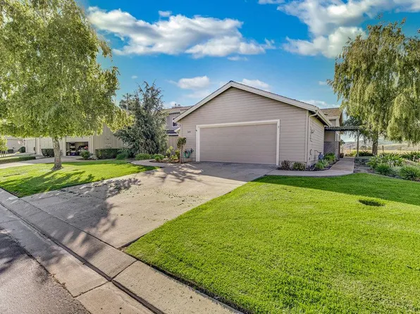 805 Helen Dr, Hollister, CA 95023