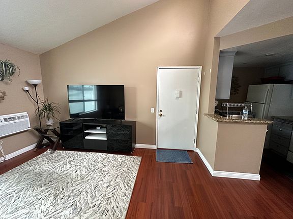 2nd image of 4659 Texas St