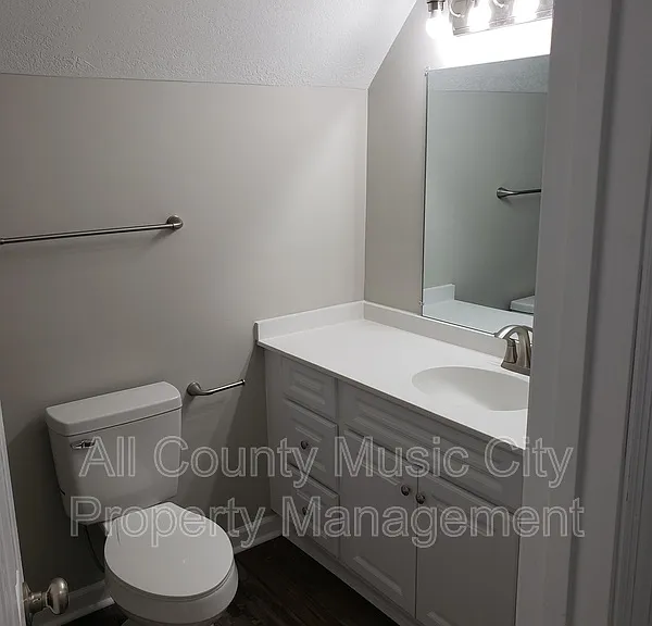 553 Owendale Dr — Photo 13