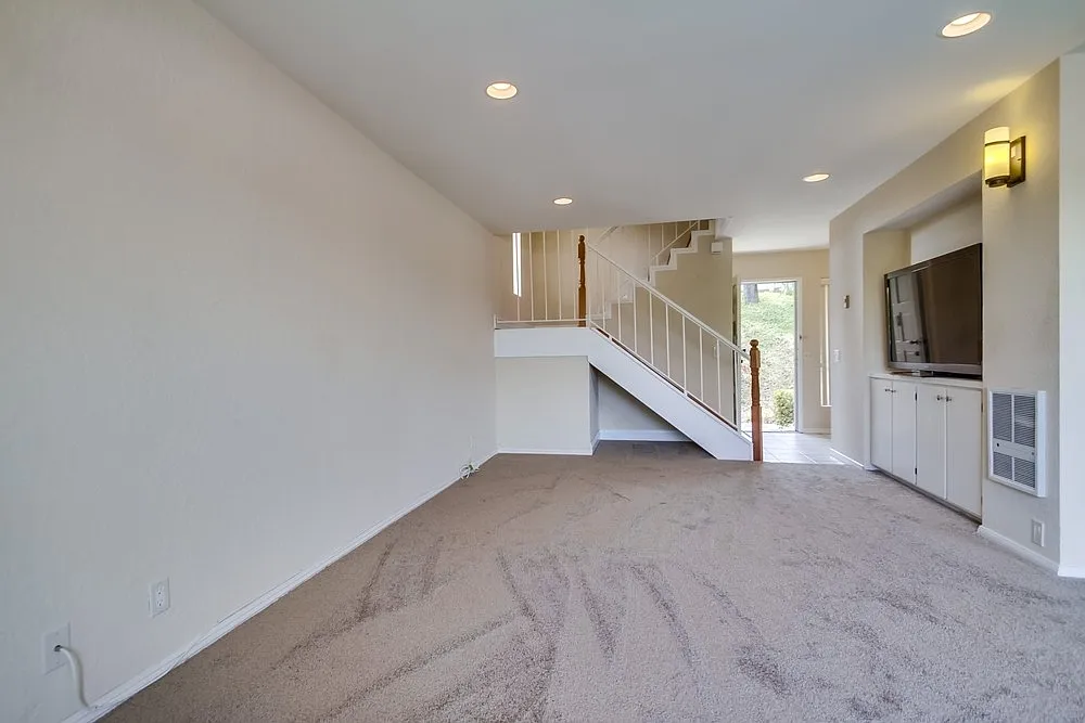 3 bed, 1365 sqft, $3,450 — Photo 2