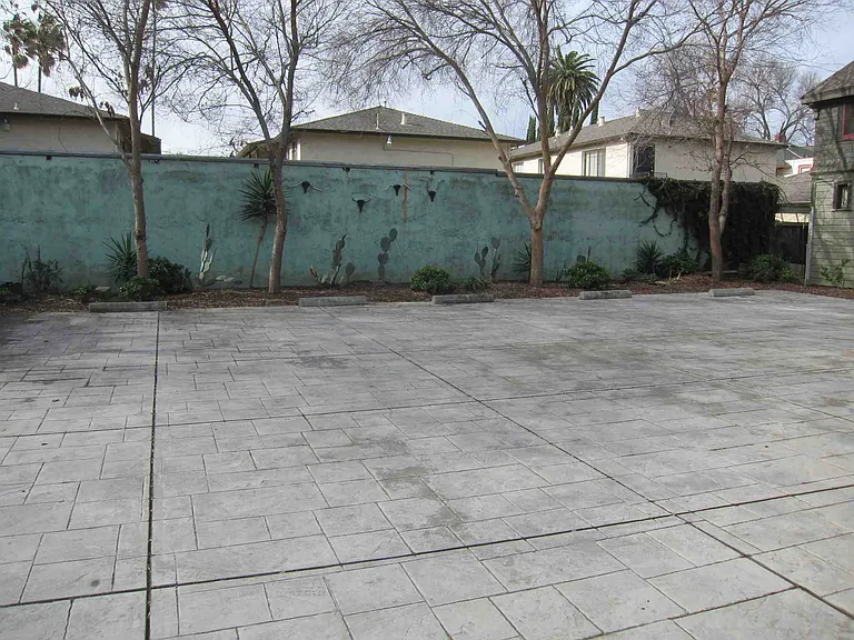 553 S 6th St #A — Photo 11