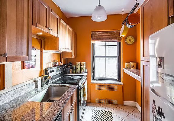 5th image of 230 Park Pl APT 2C