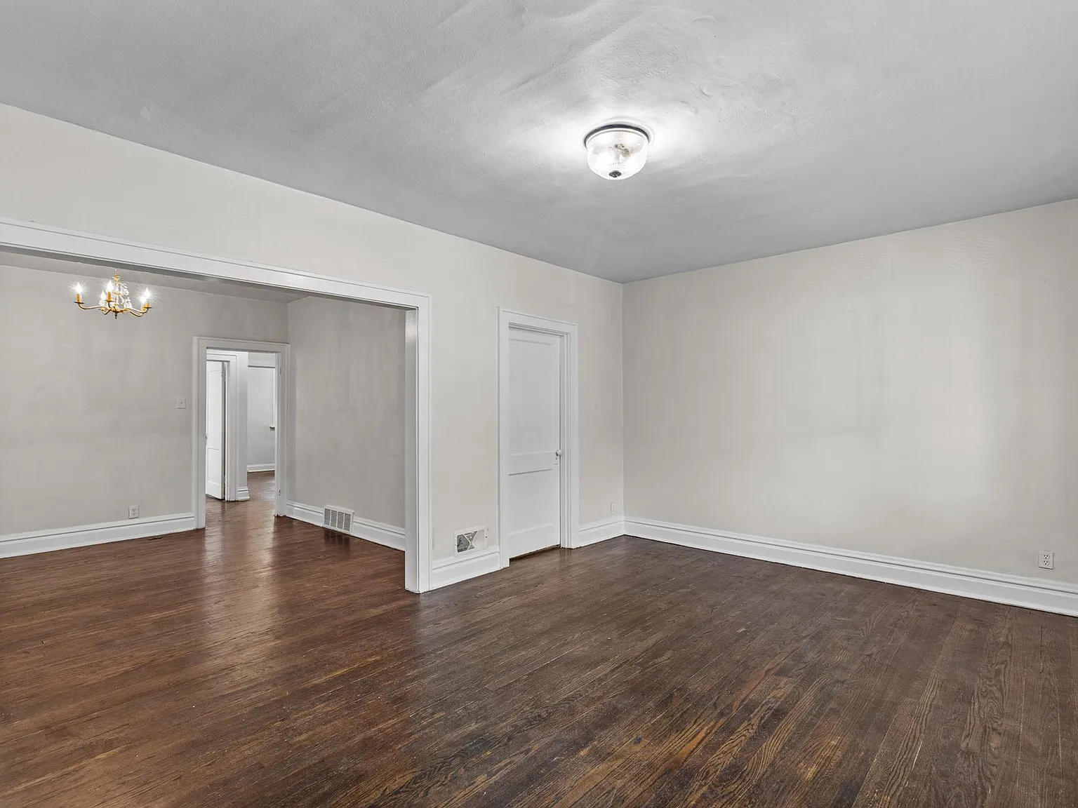 4460 Russell — Photo 4