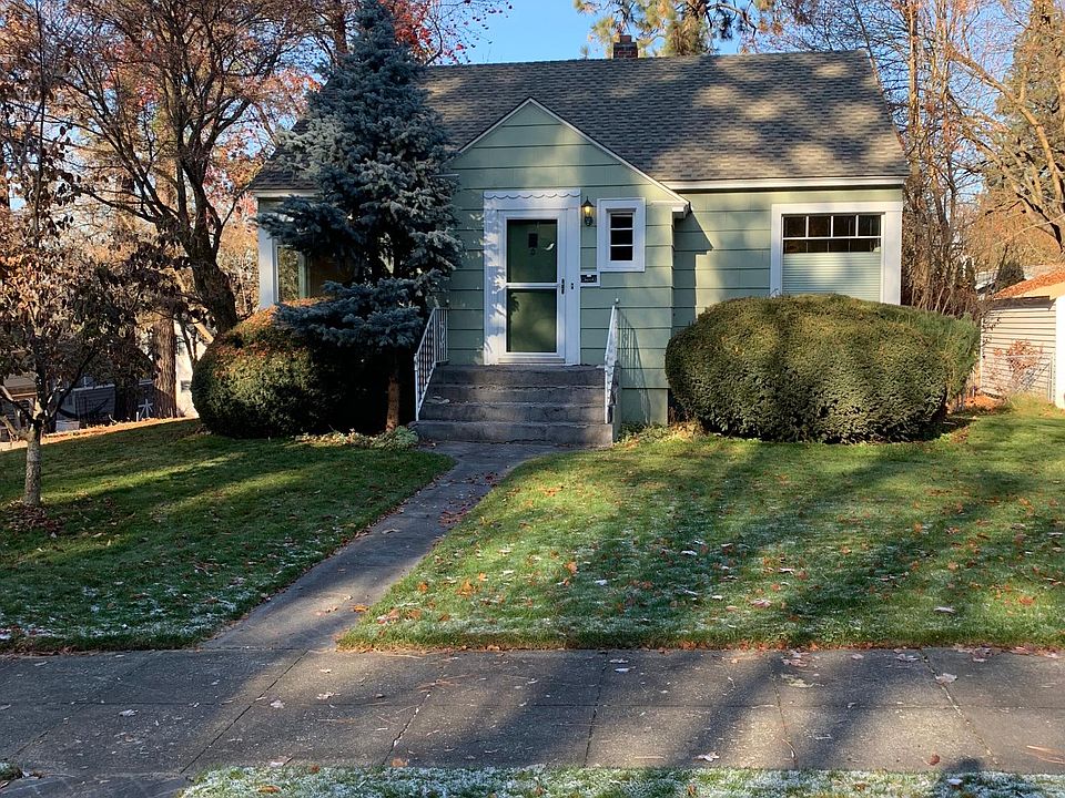 Front entrance from street view (picture shows prior landscaping, updated 2020).
