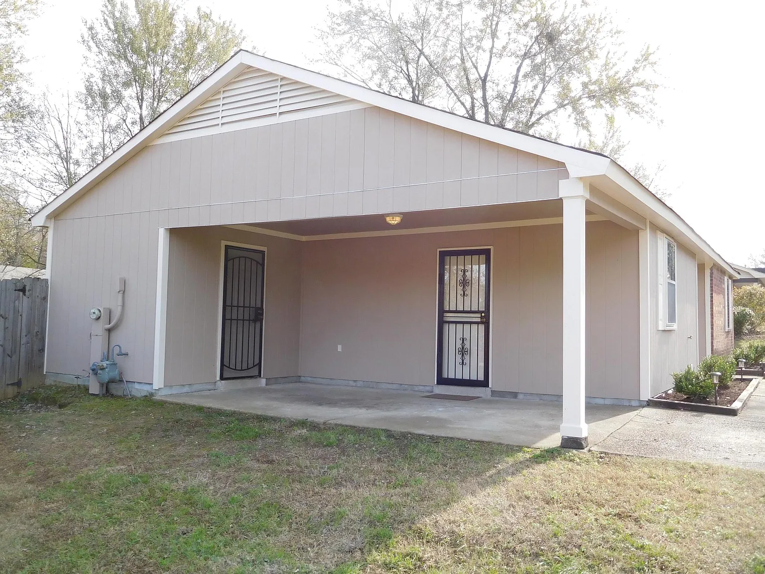 3 bed, 1210 sqft, $1,200 — Photo 2