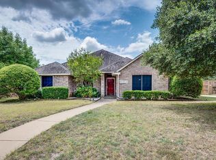 110 Meadow Glen Ln, Red Oak, TX 75154
